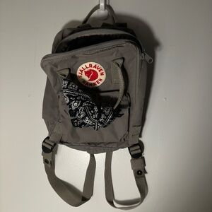 FJÄLLRÄVEN KÅNKEN Mini Everyday Outdoor Super Grey Backpack
